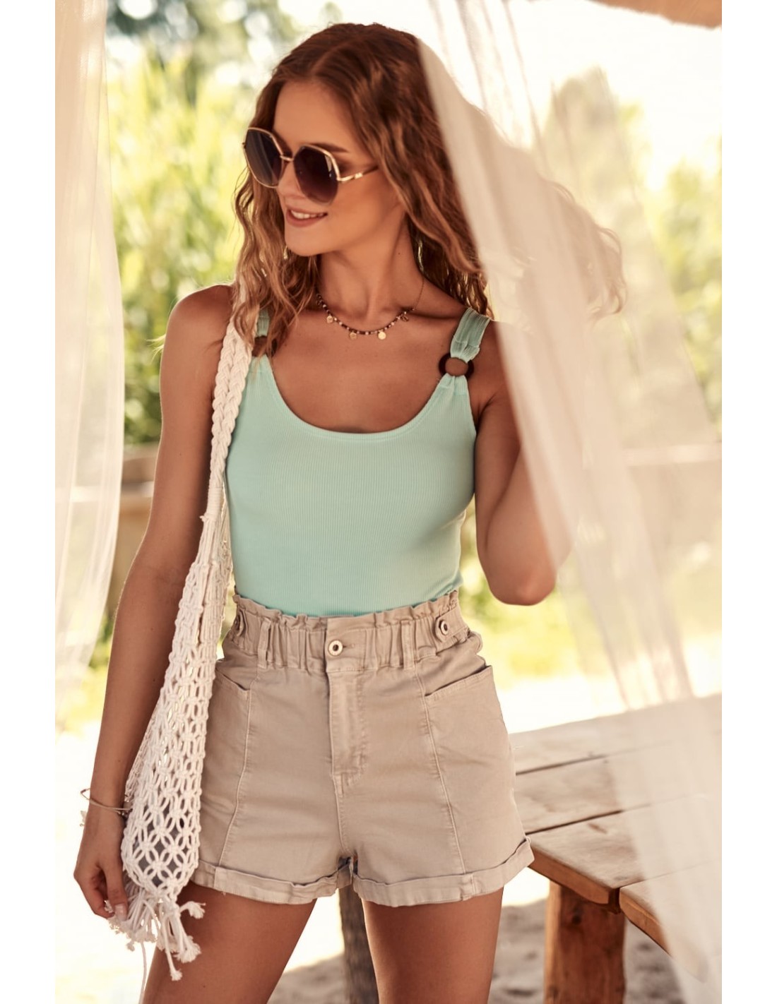 Kurze Shorts mit Bündchen, Beige 2011 - Online-Shop - Boutique